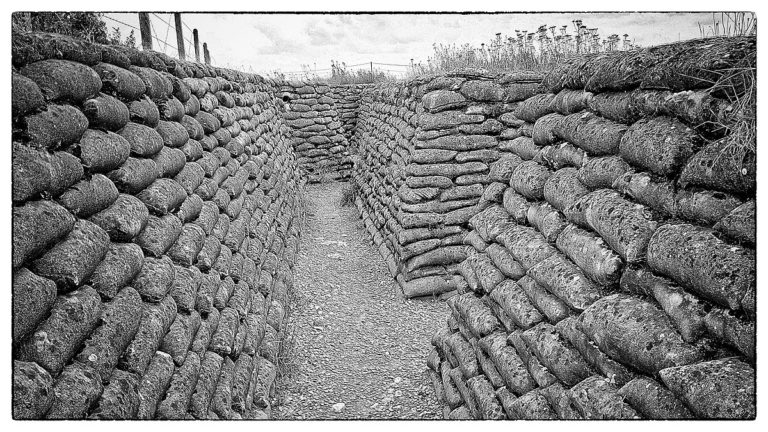 Pobyt v zákopech 1. světové války není procházkou růžovou zahradou. FOTO: Craftnighter/Creative Commons/CC BY 3.0