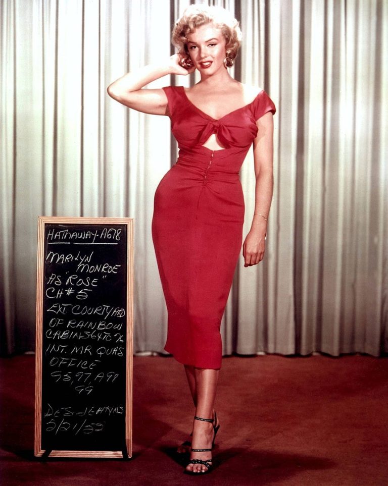 Než se stala slavnou, montovala drony i Marilyn Monroe, tehdy zatím jen Norma Jean Bakerová. (20th Century Fox, Volné dílo, commons.wikimedia.org)