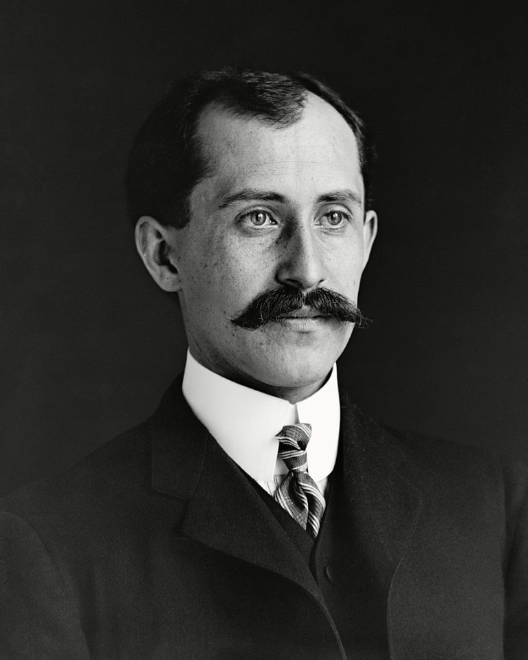 Orville Wright (Orville Wright and Wilbur Wright, Public Domain, commons.wikimedia)