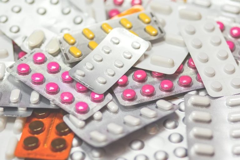 Paradoxem však je, že pouze 38 % pacientů v Česku v současnosti ví, odkud se jejich léky berou. Foto: pixabay