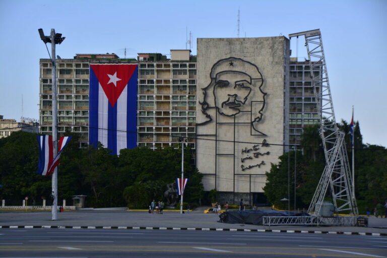 Svět a jeho problémy vnímá Guevara hlavně skrz osobní prožitky. Velkým zásahem je v tomto směru jeho putování po Latinské Americe. Foto: pxfuel