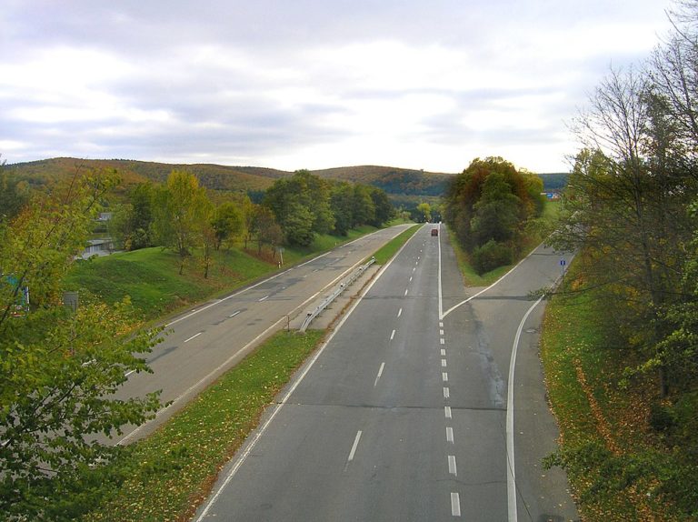 Exteritoriální dálnice Vídeň–Vratislav také známá pod názvem Hitlerova dálnice, či zkratkou A88 je nedostavěná dálnice, která měla přes Moravu a východní Čechy spojovat Vídeň s Vratislaví. (Packa, CC BY-SA 2.5, commons.wikimedia)