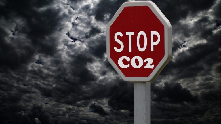 Novější a cílenější studie provedené v Austrálii, Evropě, Severní Americe a jiných částech světa pak ukázaly, že v mnoha oblastech dosahují tato možná úložiště objemu odpovídajícímu několika stovkám let emisí CO2. Foto: Pixabay