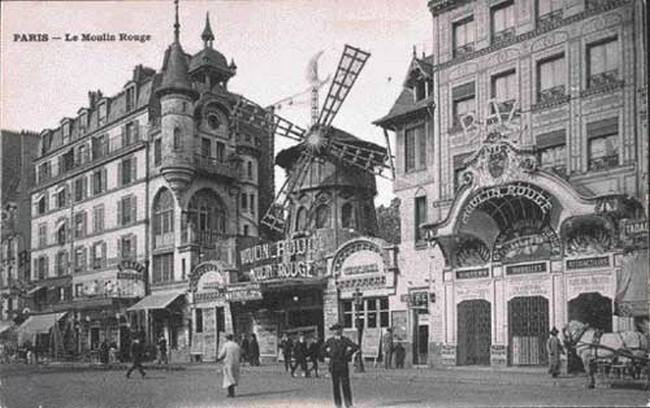 Takto vypadal Moulin Rouge krátce po svém otevření na přelomu 19. a 20. století.(Foto: neznámý autor / commons.wikimedia.org / volné dílo)