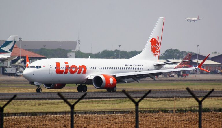 Havarovaný letoun Lion Air na letišti v Jakartě šest týdnů před nehodou. FOTO: PK-REN from Jakarta, Indonesia, CC BY-SA 2.0, via Wikimedia Commons