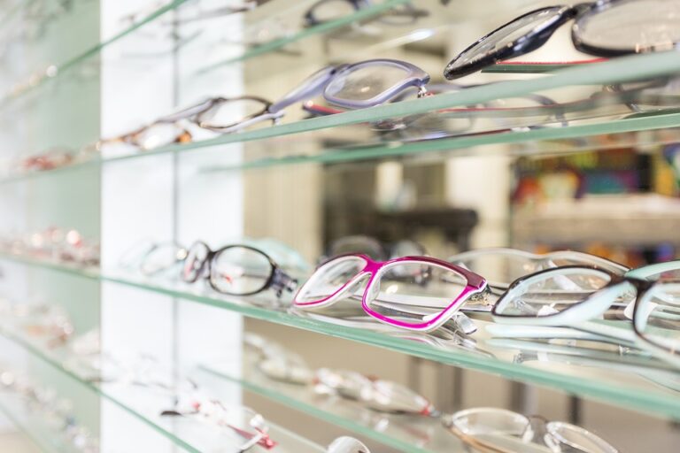 Brýle či čočky? Toť otázka. Foto: pixabay