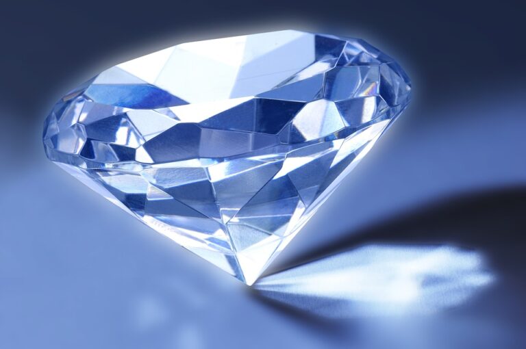 Modrý diamant má zářivou a výraznou krásnou, modrou barvu, která dotváří jeho dokonalost. Foto: Pixabay