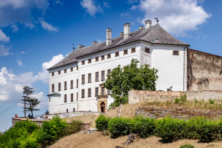 Úsov je současně gotickým hradem i barokním zámkem. FOTO: Shutterstock