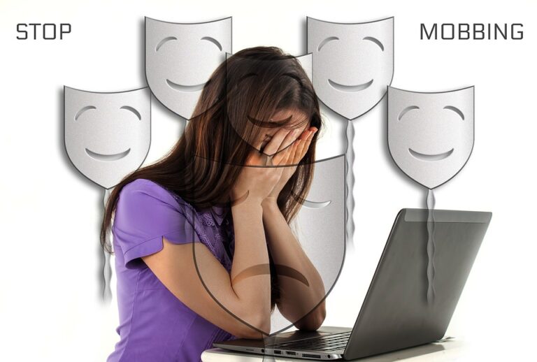 Kyberšikana je kolektivní označení forem šikany prostřednictvím elektronických médií. Foto: Pixabay