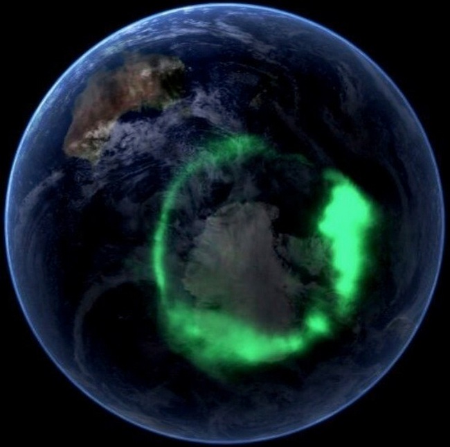 Takto vypadá polární záře na Zemi pohledem z mezinárodní vesmírné stanice.(Foto: NASA / commons.wikimedia.org / volné dílo )