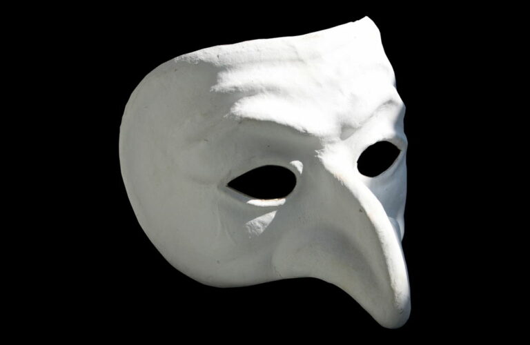 Znetvořenou tvář zakrývá tajemný Erik bílou maskou. Foto: pxfuel