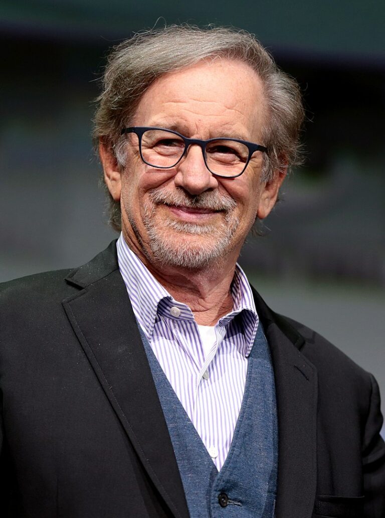 Režisér Steven Spielberg sice příběh zfilmoval famózním způsobem a udělal z Schindlera legendu. (Gage Skidmore, CC BY-SA 3.0, commons.wikimedia)