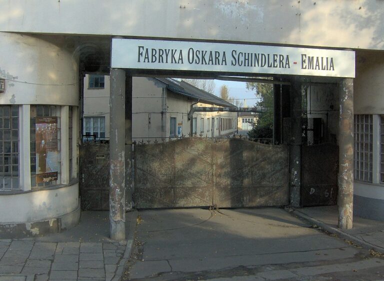 Továrna Oskara Schindlera v Krakově (I, Noaa, CC BY-SA 2.5, commons.wikimedia)