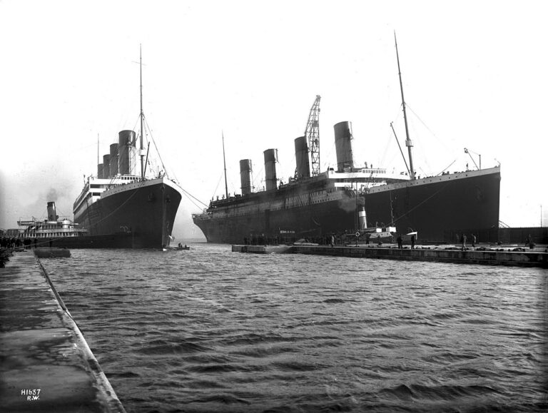Lodě Olympic a Titanic brázdily moře před první světovou válku, Titanic byl o pár metrů větší než jeho starší sourozenec.(Zdroj: Robert Welch/ wikimedia.commons.org/ volné dílo)