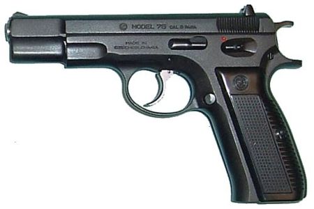 Jednou ze zbraní, které Kovář použil, byla pistole CZ75B. FOTO: Neznámý autor / Creative Commons / volné dílo