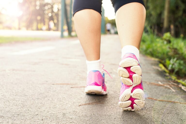 Pravidelná chůze je nejpřirozenější cesta k hubnutí. Foto: Pixabay
