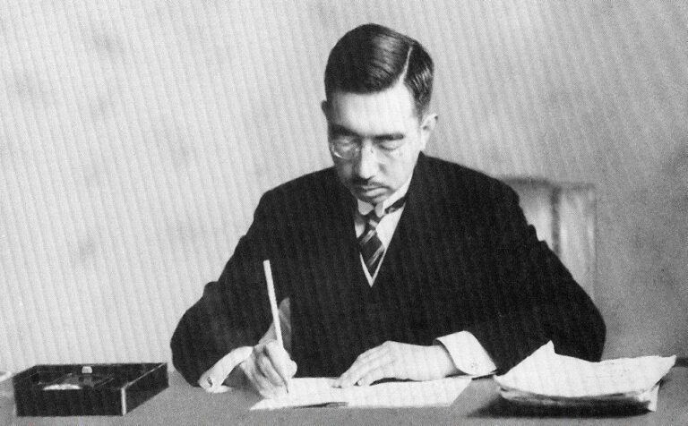 Císař Hirohito schválil použití sebevražedných útoků. FOTO: Neznámý autor / Creative Commons / volné dílo