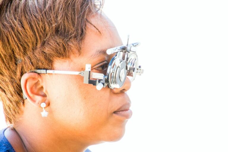 Pro objednání brýlí přes internet vám aktuálně stačí kontrola dioptrií optometristou a aktuální předpis od lékaře nebo od optometristy. Foto: Vanilla PR