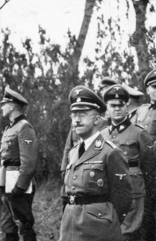 Heinrich Himmler chce zařídit neplodnost árijských žen. FOTO: Bundesarchiv, Bild 101III-Wisniewski-039-24A / Wisniewski /Creative Commons/CC-BY-SA 3.0, CC BY-SA 3.0 DE
