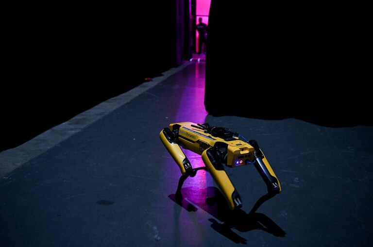 Pes Spot od Boston Dynamics je první robot, který si skutečně může říkat univerzální. Foto: Eatcha / Creative Commons / CC-BY-2.0