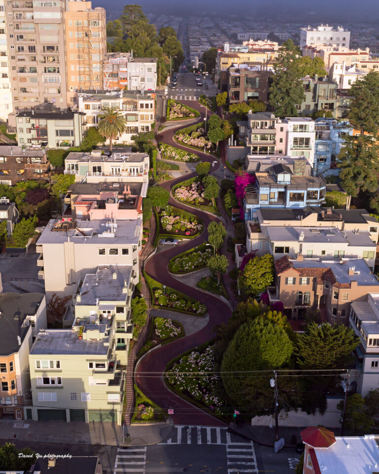 Lombard Street soutěž o nejklikatější ulici prohrála. Vede však svým půvabem. Foto: davidyuweb / Creative Commons / CC BY-NC 2.0.