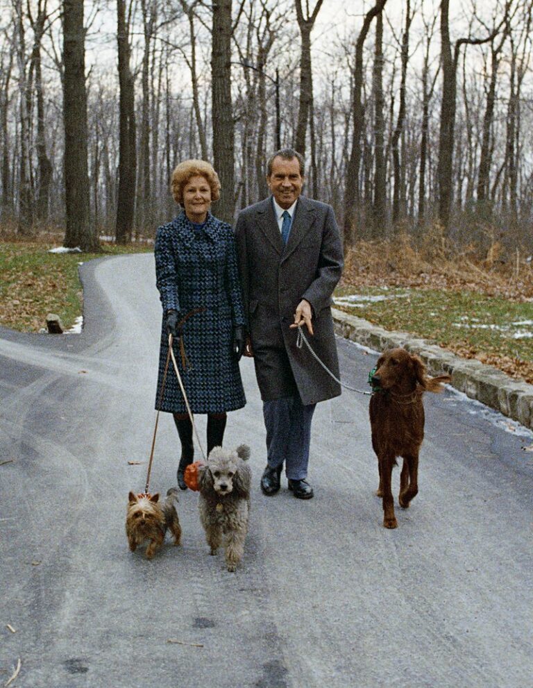 Prezidenti milovali okolní přírodu, kde zpravidla venčili své mazlíčky.(Zdroj: Nixon White House Photographs / wikimedia.commons.org / Volné dílo)