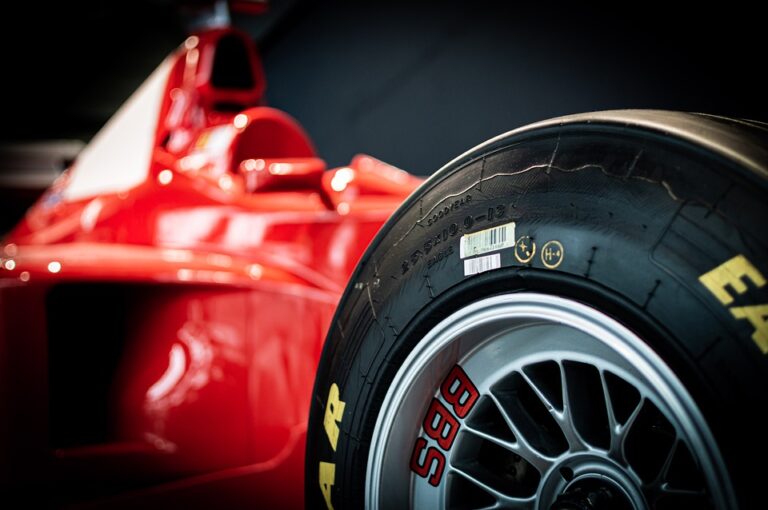 Testovací program pneumatik Pirelli pro příští rok se rozjíždí v Imole, kde Alfa Romeo, AlphaTauri, Alpine a Ferrari zkouší slicky pro další sezónu v suchém a horkém počasí. Foto: Pixabay