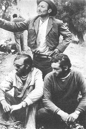 Nando Parrado a Roberto Canessa se svým zachráncem Sergio Catalanem. FOTO: Héctor Maffuche, Public domain, via Wikimedia Commons