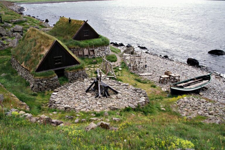Takhle vypadaly staré islandské rybářské vesničky. FOTO: Herbert Ortner / Creative Commons / CC DO 2.5