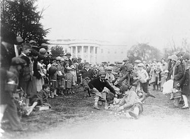 Easter Egg Roll v Bílém domě v roce 1929. FOTO: Neznámý autor/Creative Commons/Public domain