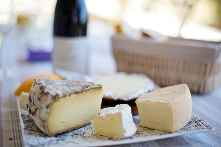 Umami nechybí ve většině sýrů. Čím déle zrají, tím je chuť výraznější. Foto: JillWellington / Pixabay.