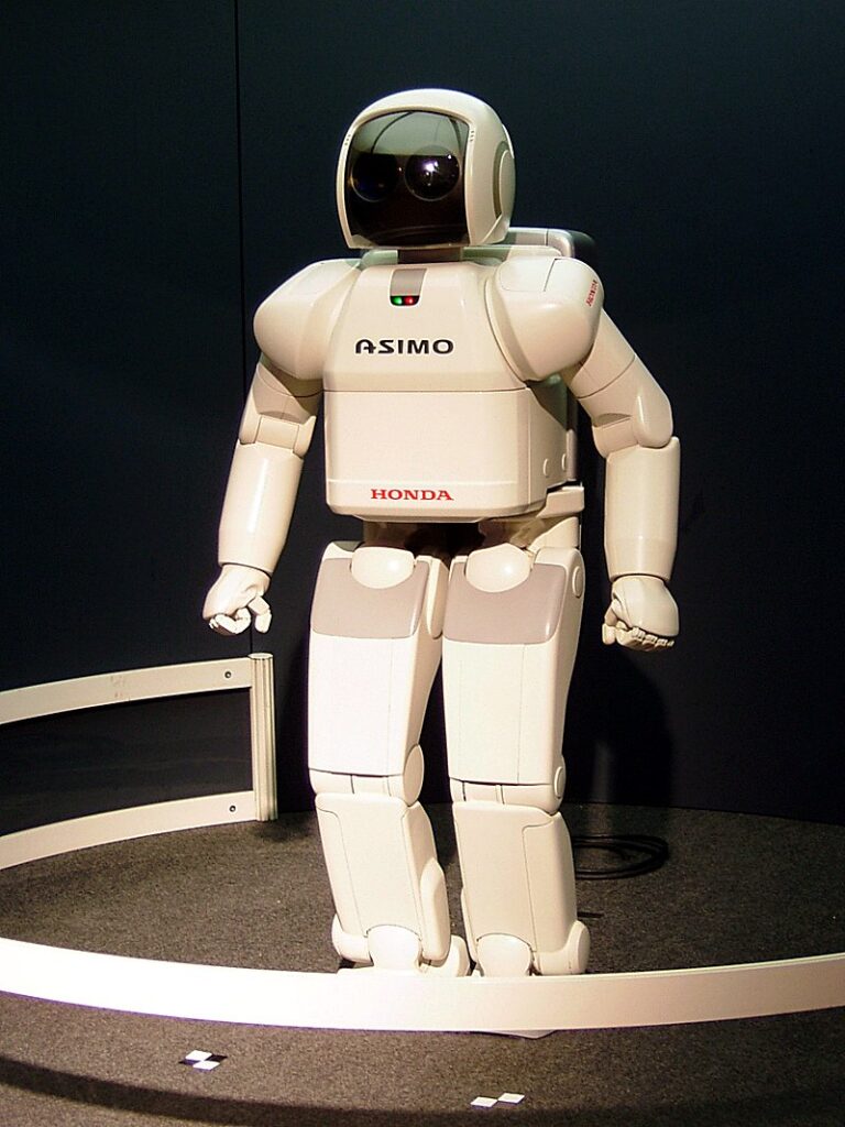 Jméno Isaaca Asimova poněkud připomíná experimentální robot ASIMO vyvinutý japonskou společností Honda v roce 2000. FOTO: Neznámý autor / Creative Commons / CC BY-SA 3.0