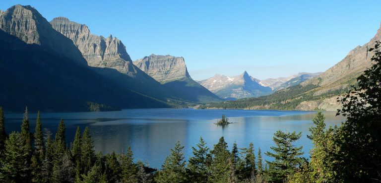 Jezero Saint Mary Lake rozhodně stojí za návštěvu. FOTO: Ken Thomas / Creative Commons / volné dílo