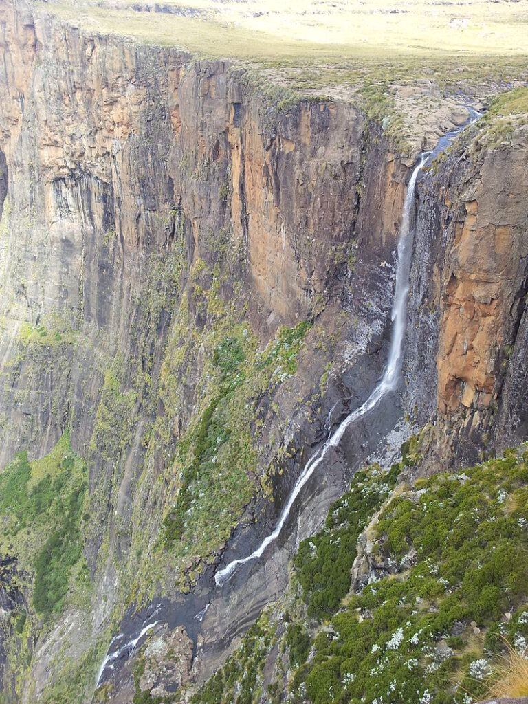 Vodopád Tugela Falls soupeří se Salto Ángel o prvenství. FOTO: Andynct / Creative Commons / CC BY-SA 4.0
