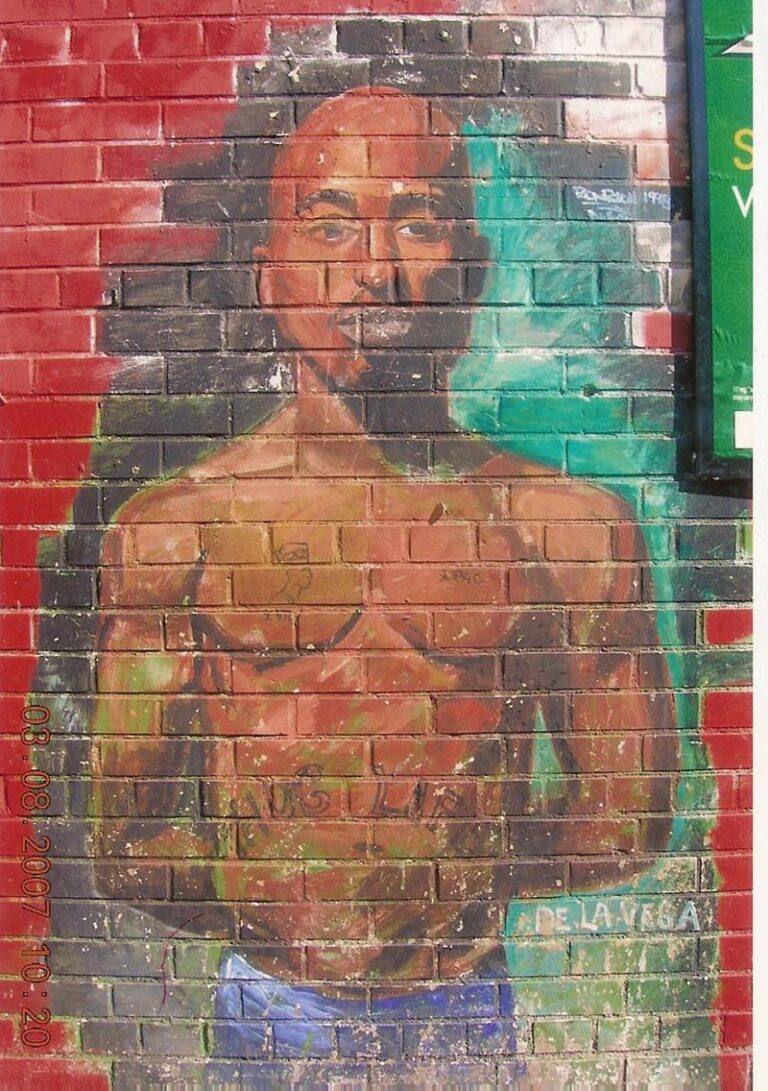 Tupac Shakur je i po čtvrtstoletí stále hvězdou, o čemž svědčí i graffiti v Harlemu. FOTO: flickr / Creative Commons / CC BY-SA 2.0