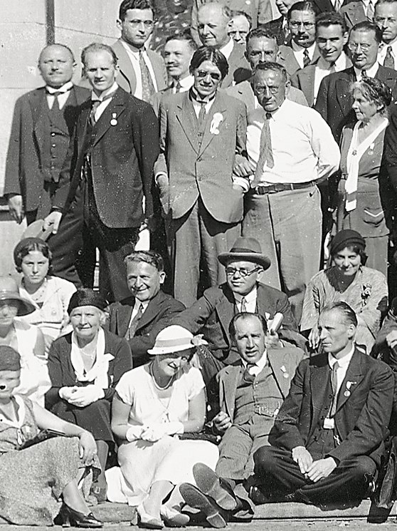 Carl Størmer (uprostřed horní řady) na Mezinárodním kongresu matematiků, Curych 1932/souborbyl extrahován z jiného souboru ETH-BIB-Internationaler Mathematikerkongress, Curych 1932-Portrait-Portr 10680-FL.tif
