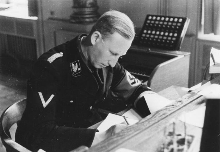 Kvůli atentátu na Heydricha naženou do divadla přední české herce (Zdroj: Bundesarchiv / commons.wikimedia.org / CC BY-SA 3.0)