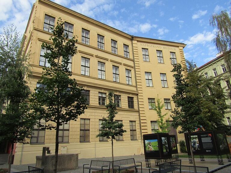 Náprstkovo muzeum najdeme v centru Prahy a najdeme v něm řadu zajímavých exponátů.(Zdroj: Vachovec / commons.wikimedia.org / CC BY-SA 4.0)