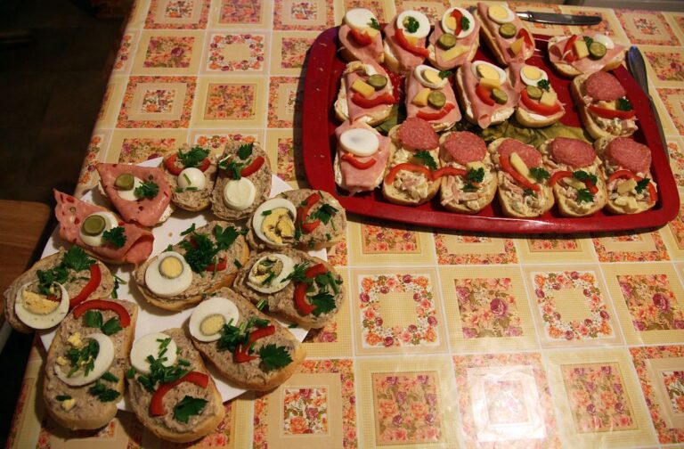 Obložené chlebíčky si lidé rádi připravovali i doma. FOTO: Karelj/Creative Commons/ CC0