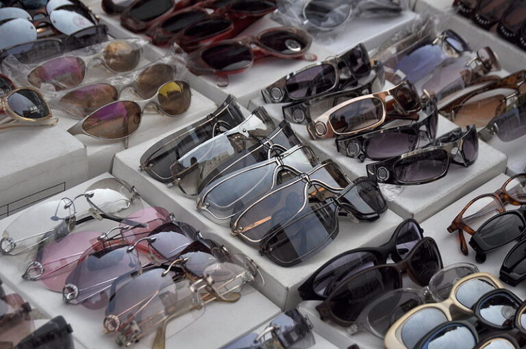 Nabídka slunečních brýlí je dnes opravdu široká. FOTO: Joel Zimmer / Creative Commons / CC BY-SA 2.0