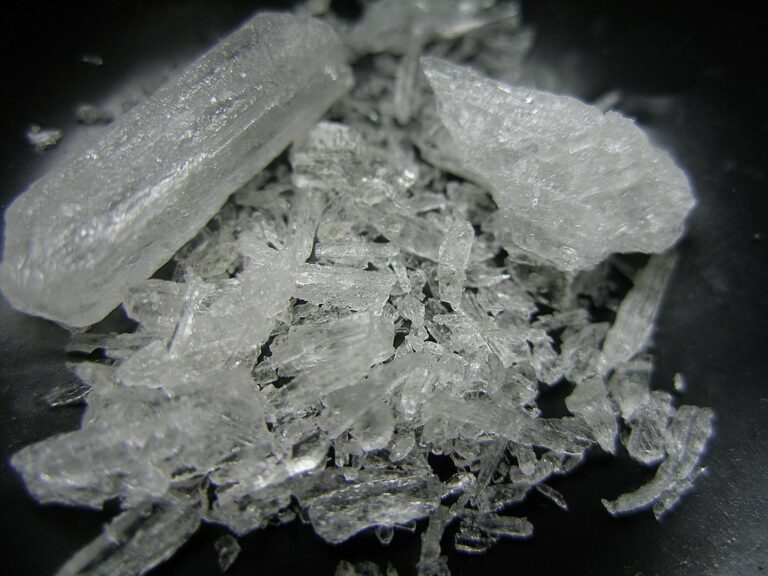 Čistý, krystalický metamfetamin hydrochlorid, ice. Foto: Radspunk / CC-BY-SA 4.0