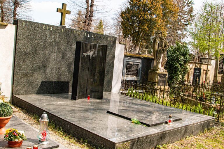 Hrob jana Kašpara na pardubickém hřbitově FOTO: Petr1888 / Creative Commons / CC BY-SA 4.0
