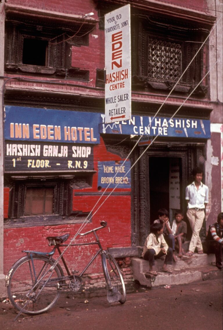 Obchod s hašišem v Kathmandu v roce 1973. Legální. Roger McLassus / CC-AS-3.0
