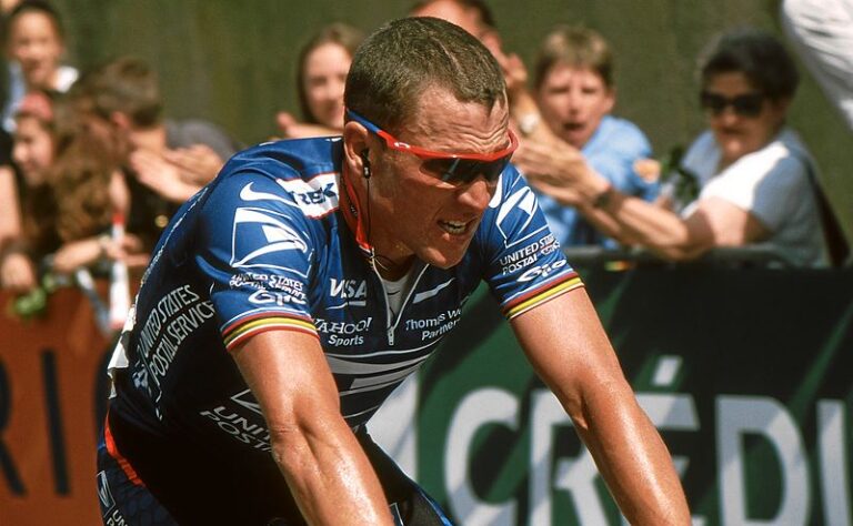 Mezi největší hříšníky patří Lance Armstrong, jeho jméno mezi oficiálními vítězi už nenajdete. (Hase / commons.wikimedia.org / CC BY-SA 3.0)