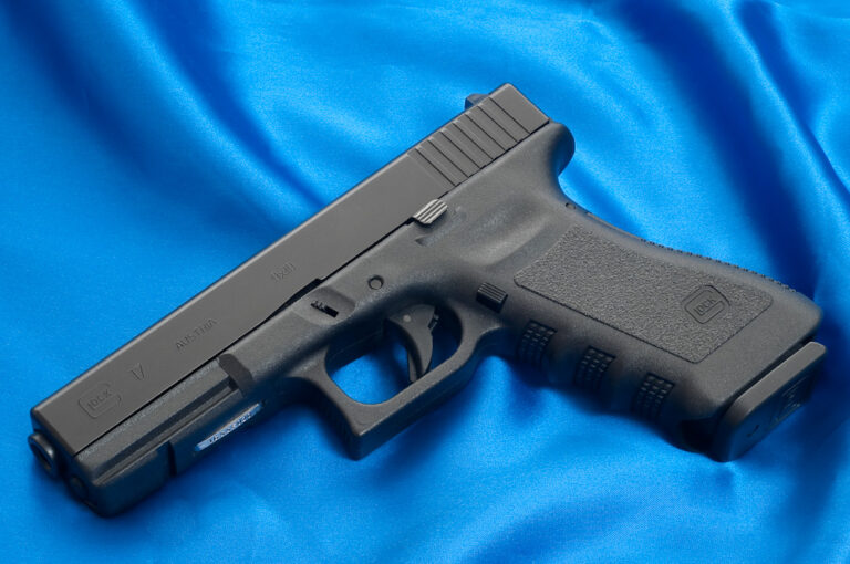 Vrahovou zbraní byla pistole Glock 17. FOTO: Ken Lunde / Creative Commons / CC BY-SA 3.0