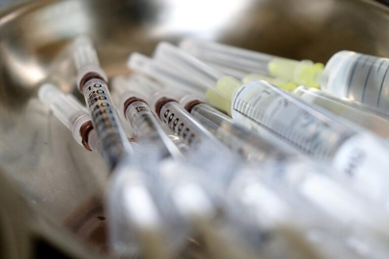I když už máte potřebné očkování, rozhodně to není všechno. Zdravotnické služby všeho rázu se mohou při návštěvě zahraničí pořádně prodražit, proto je dobré myslet i na vhodné cestovní pojištění. Foto: Pixabay