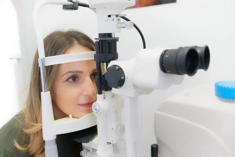 I přes vývoj nových léčebných metod a léků, které budou v budoucnu s potížemi zraku lidem pomáhat, je nutné, aby první kroky podnikli sami pacienti. Foto: Pixabay