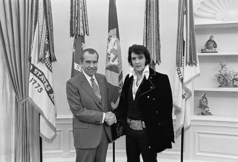 S prezidentem Richardem Nixonem si Elvis notuje ve vlastenectví i boji proti drogám. Foto: pixabay