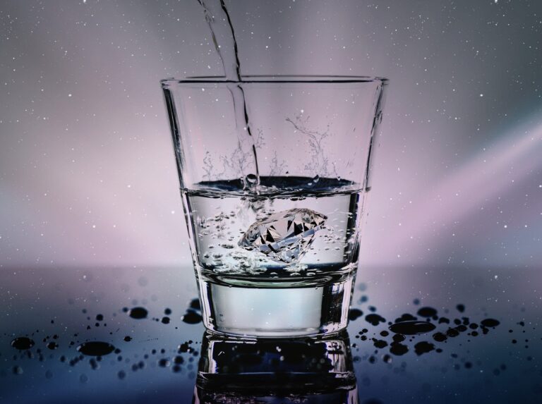Do pitné vody se v úpravnách přidává řada látek. Bude lithium jednou z nich? Foto: cocoparisienne / Pixabay.