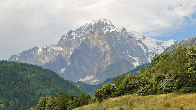 Hora na hranicích Itálie a Francie láká řadu dobrodruhů. (Simo Räsänen / commons.wikimedia.org / CC BY-SA 3.0)